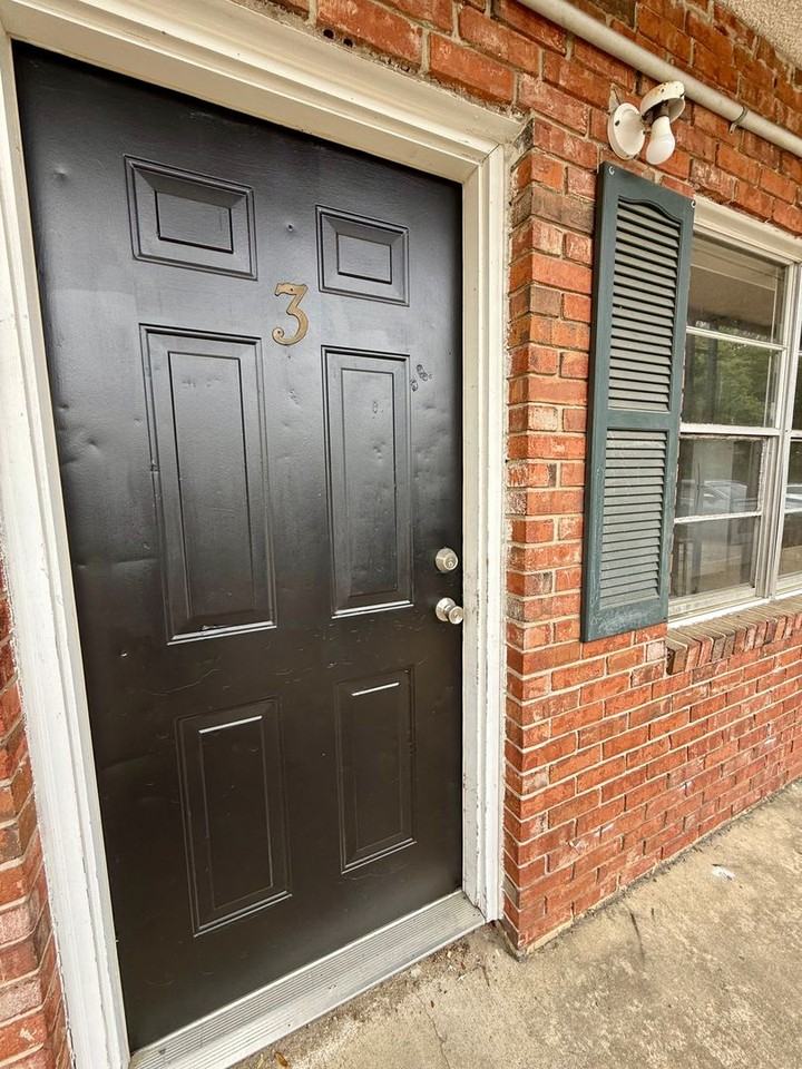 11 Loring Dr #3 - Photo 2 of 9