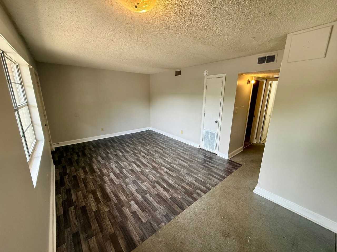 11 Loring Dr #3 - Photo 5 of 9