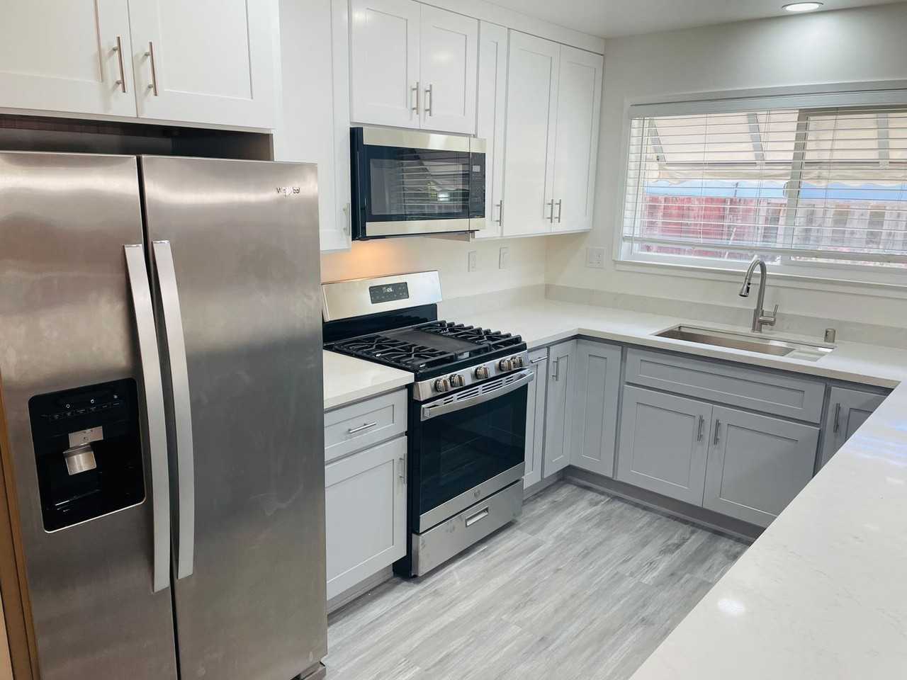 10520 Baywood Ct - Photo 3 of 21