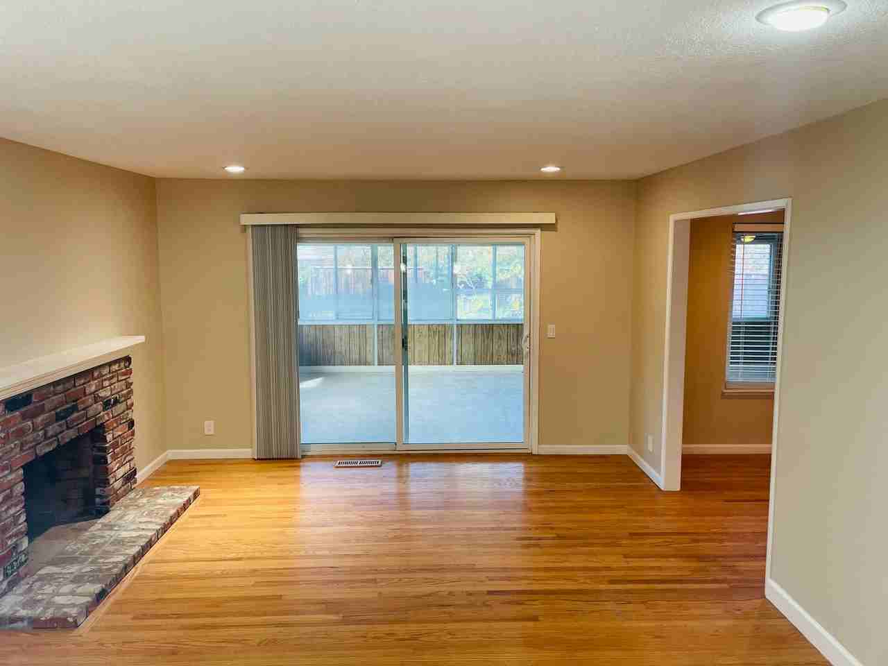 10520 Baywood Ct - Photo 5 of 21