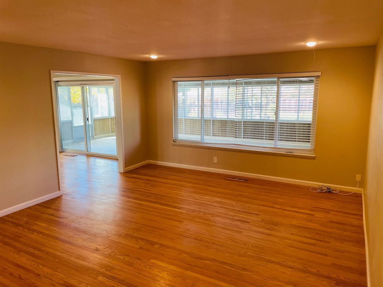 10520 Baywood Ct - Photo 7 of 21