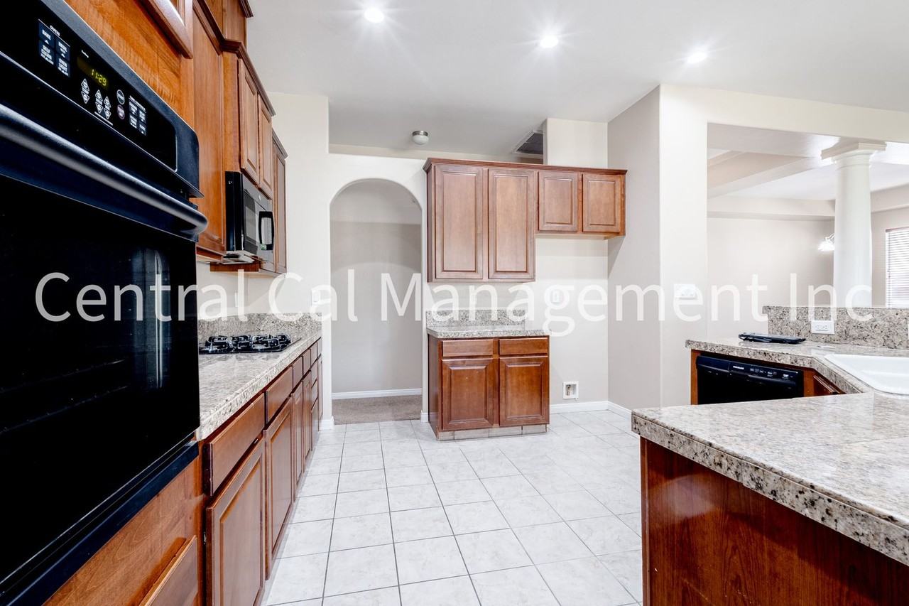 11108 Cypress Falls Ave - Photo 7 of 24