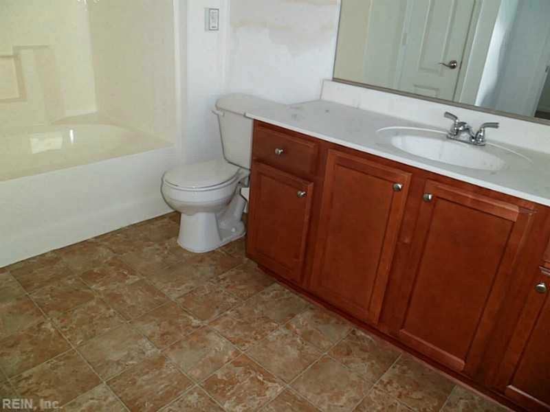 924 Southmoor Dr #103 - Photo 3 of 12