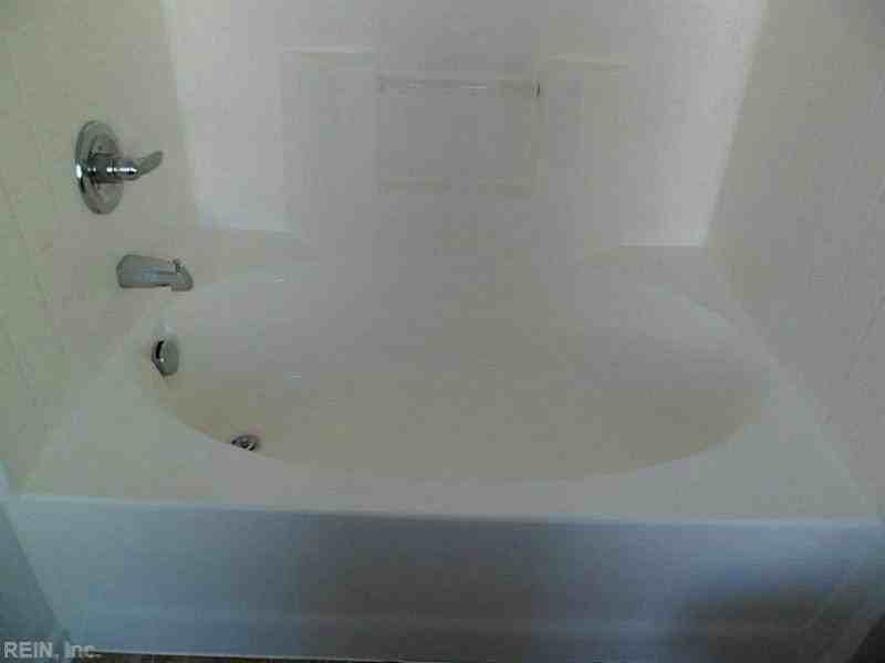 924 Southmoor Dr #103 - Photo 4 of 12