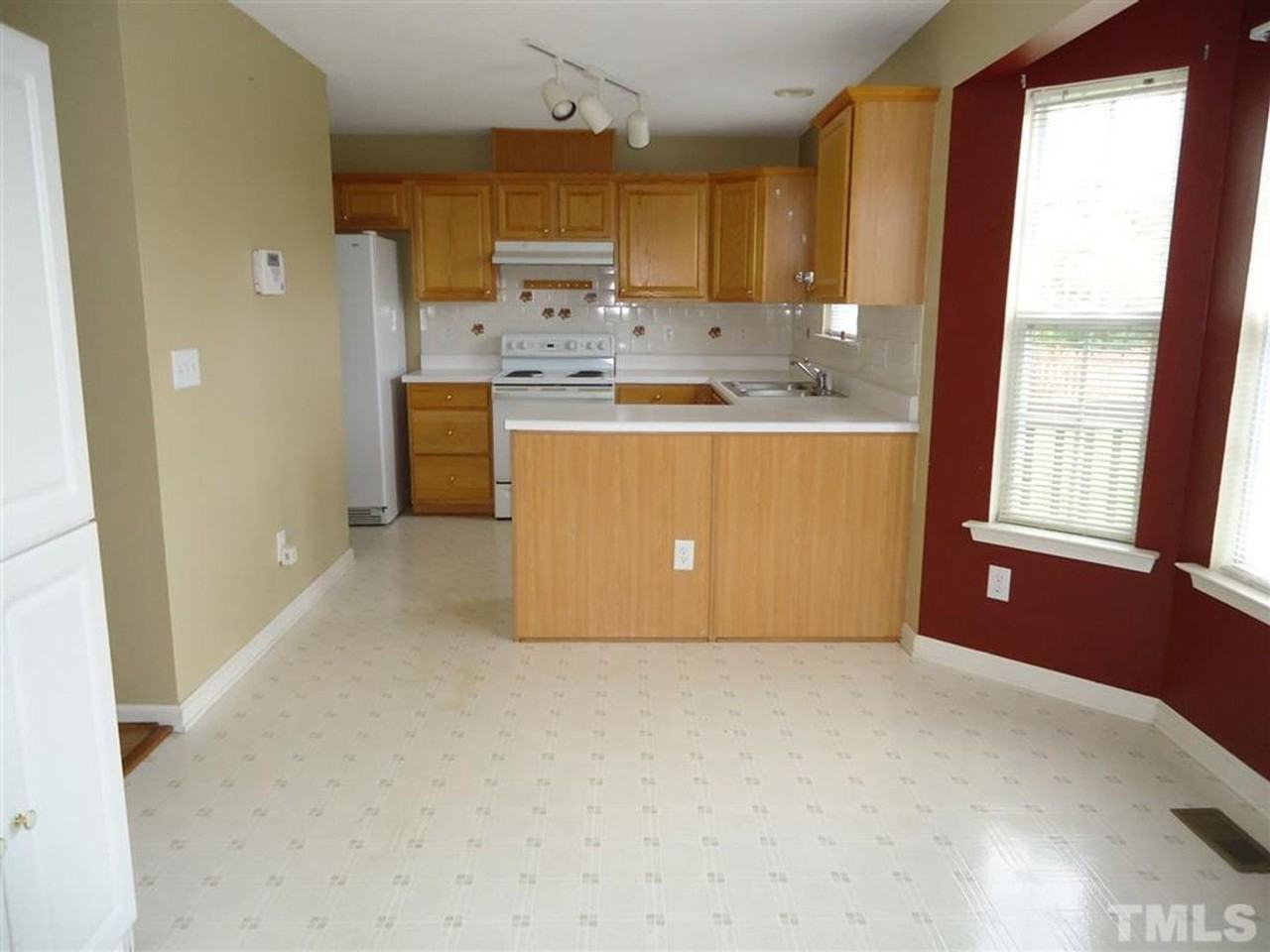 2306 Nutting Ln - Photo 2 of 23