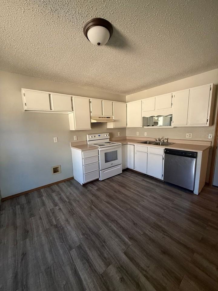 3126 W Lombard St - Photo 3 of 11