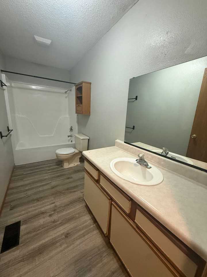 3126 W Lombard St - Photo 7 of 11