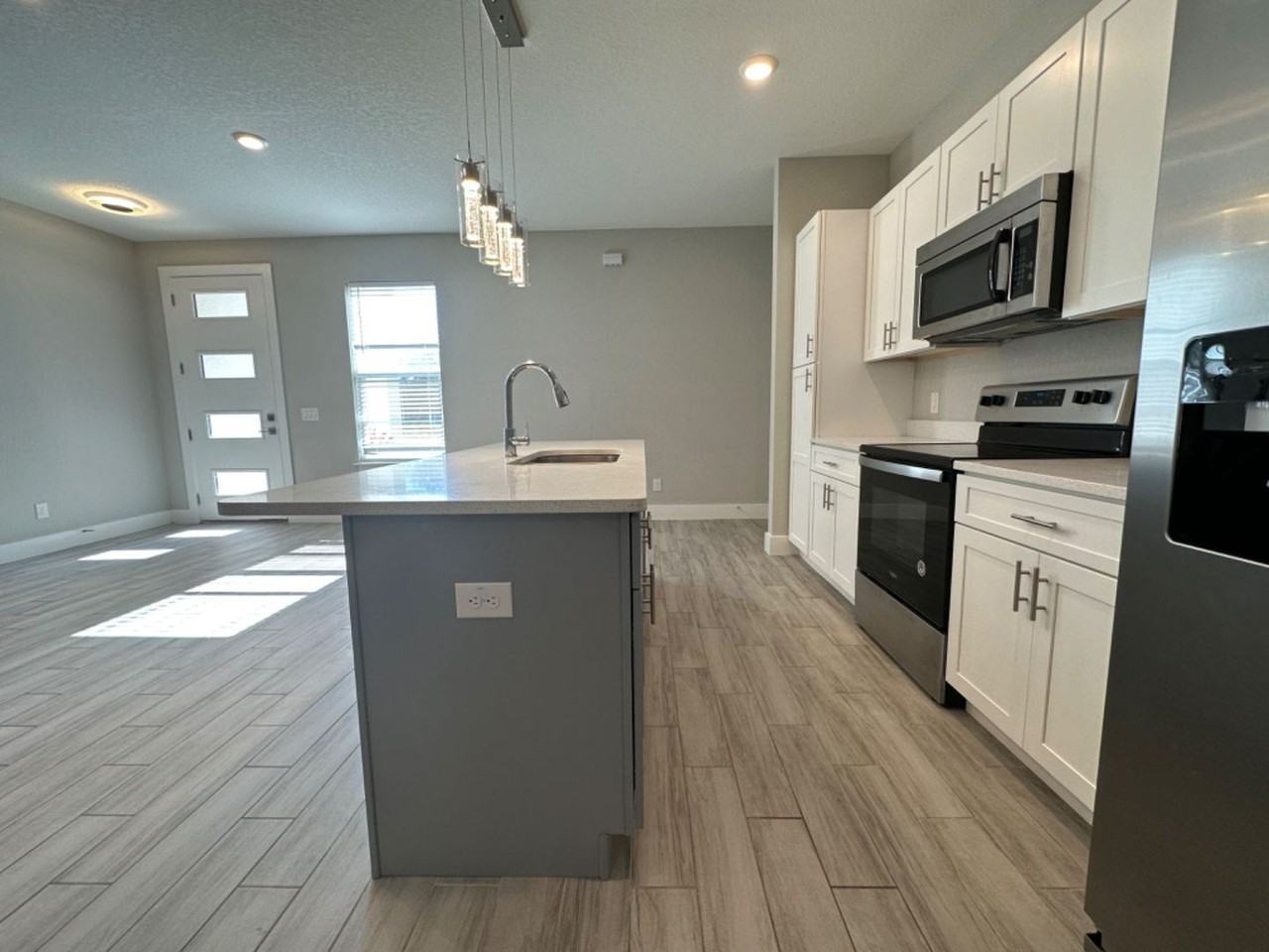 229 Hibiscus Ln - Photo 7 of 22