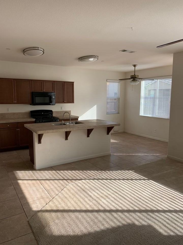 635 Firenze St - Photo 3 of 12