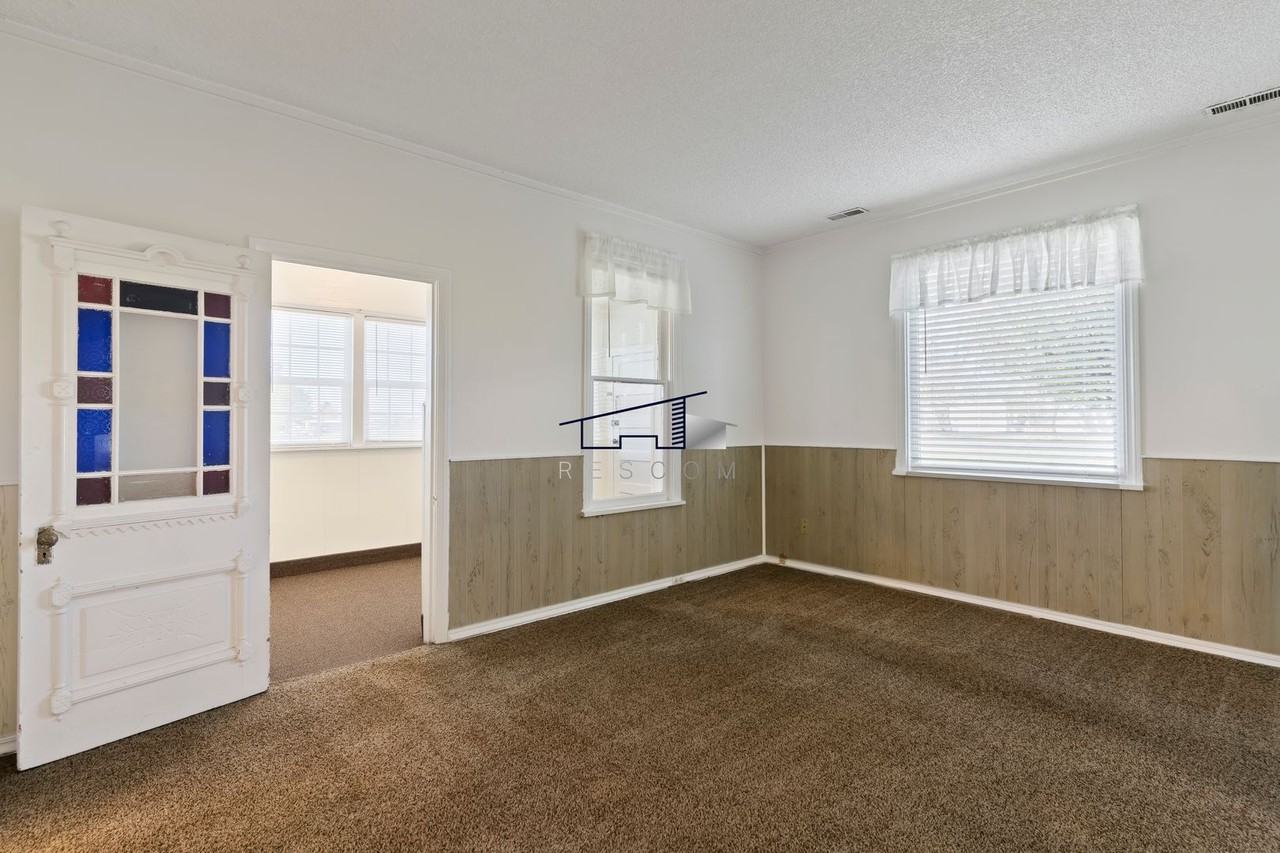 1608 S 4700 W - Photo 7 of 23