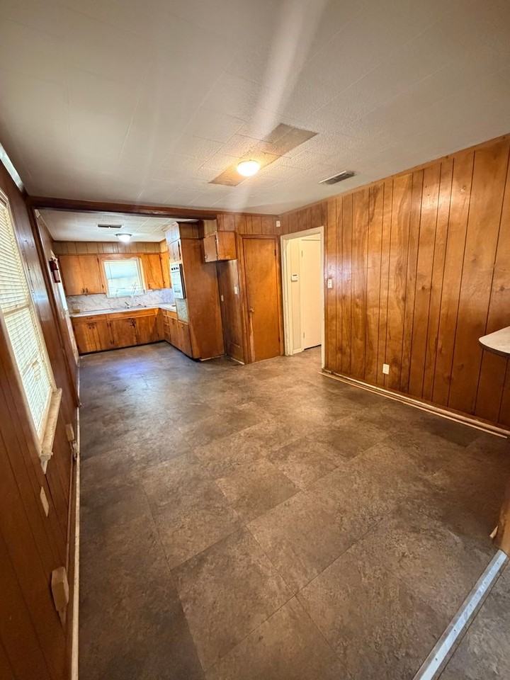 2723 Meadow Ave - Photo 3 of 10