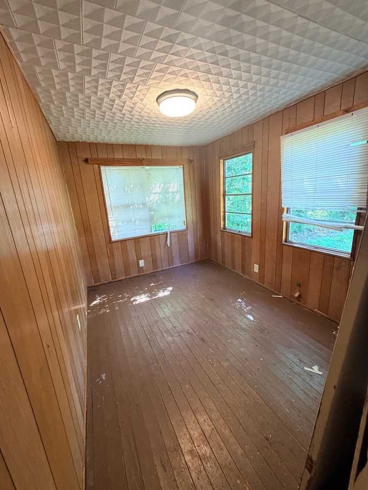 2723 Meadow Ave - Photo 5 of 10