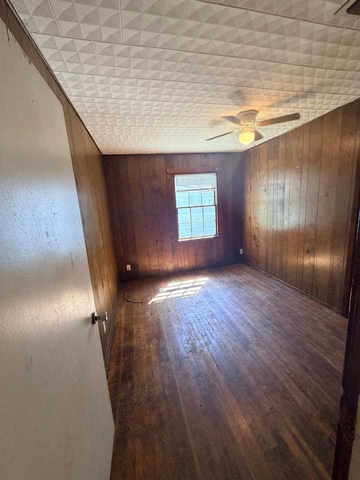 2723 Meadow Ave - Photo 6 of 10