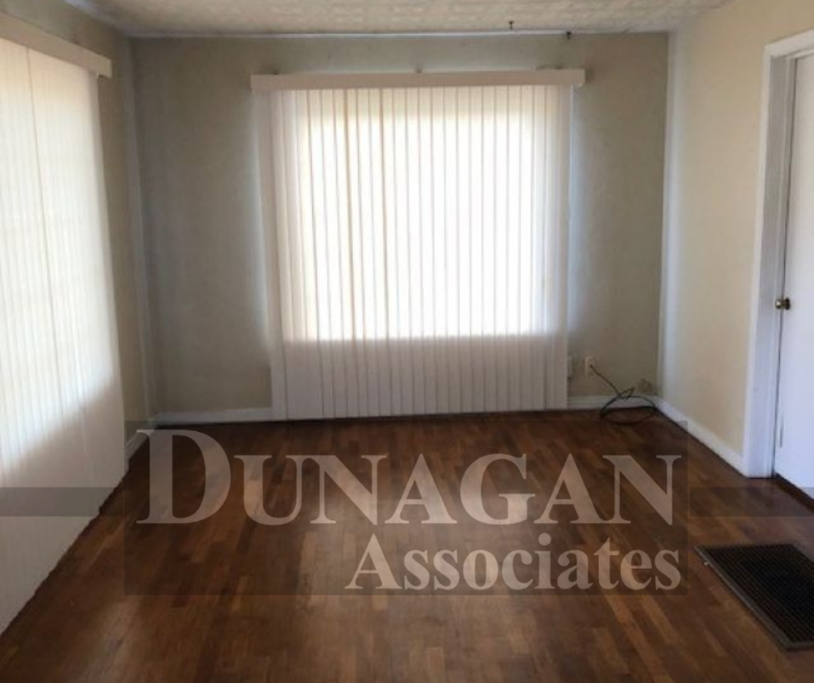 302 N Lake St - Photo 3 of 5