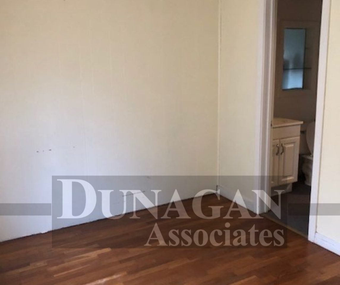 302 N Lake St - Photo 5 of 5