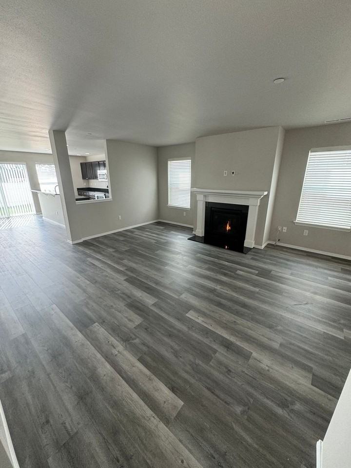 1163 Swan Loop - Photo 2 of 22