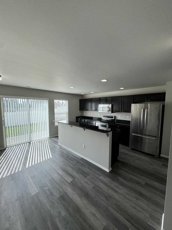 1163 Swan Loop - Photo 5 of 22