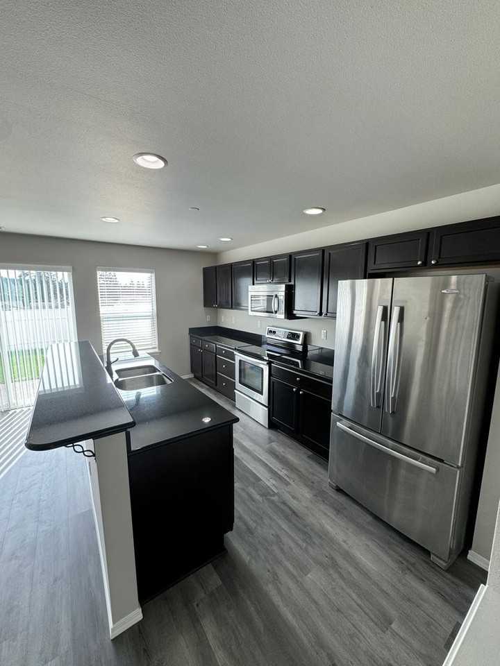 1163 Swan Loop - Photo 6 of 22