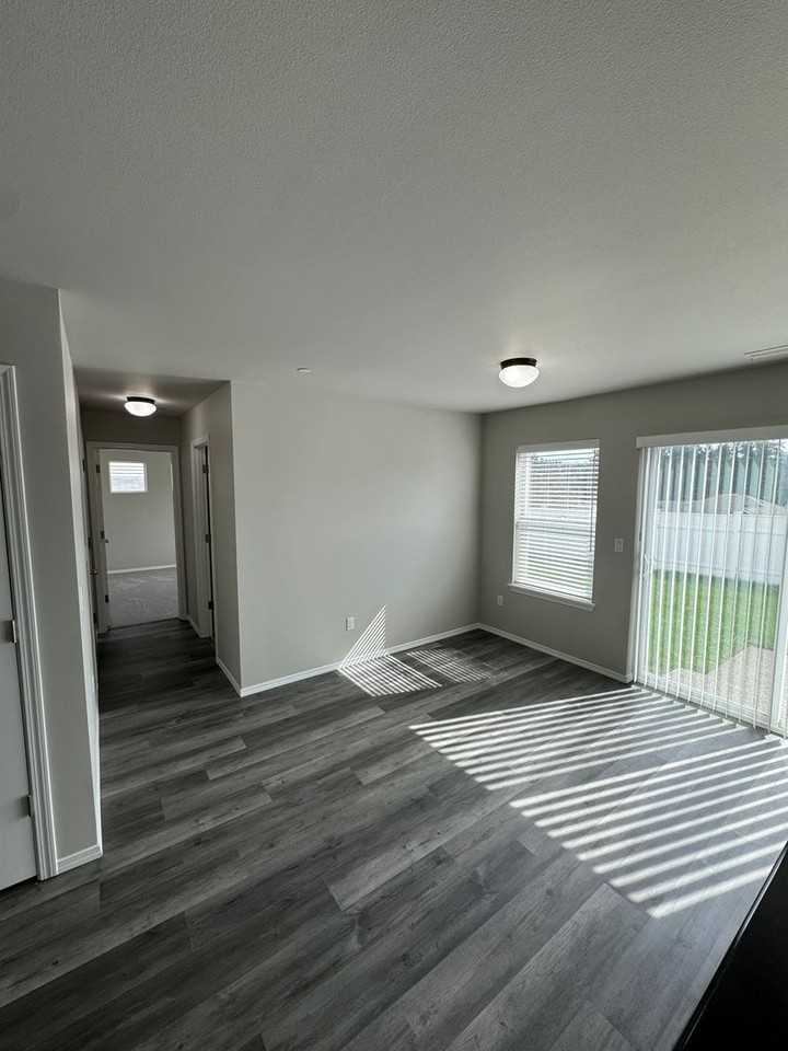 1163 Swan Loop - Photo 7 of 22