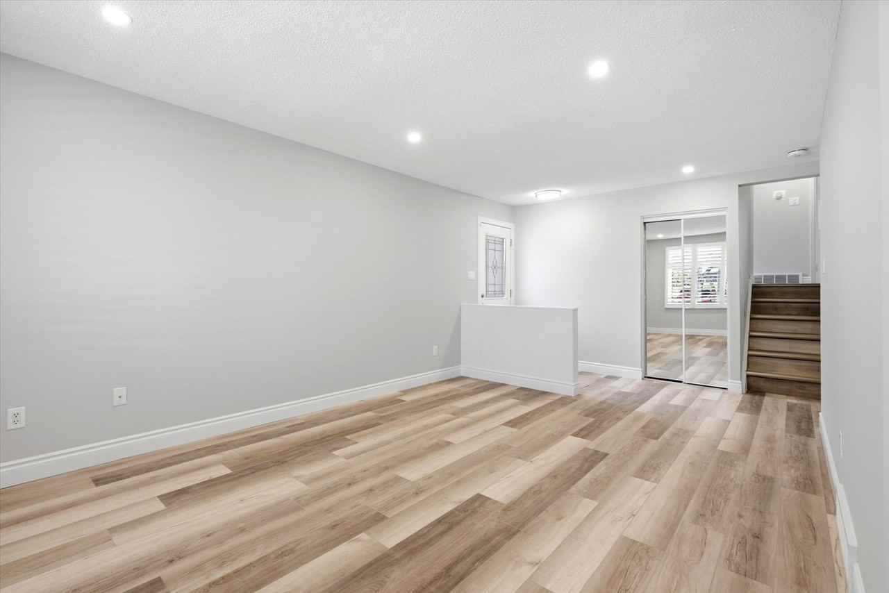 562 Greenhill Ave - Photo 4 of 16