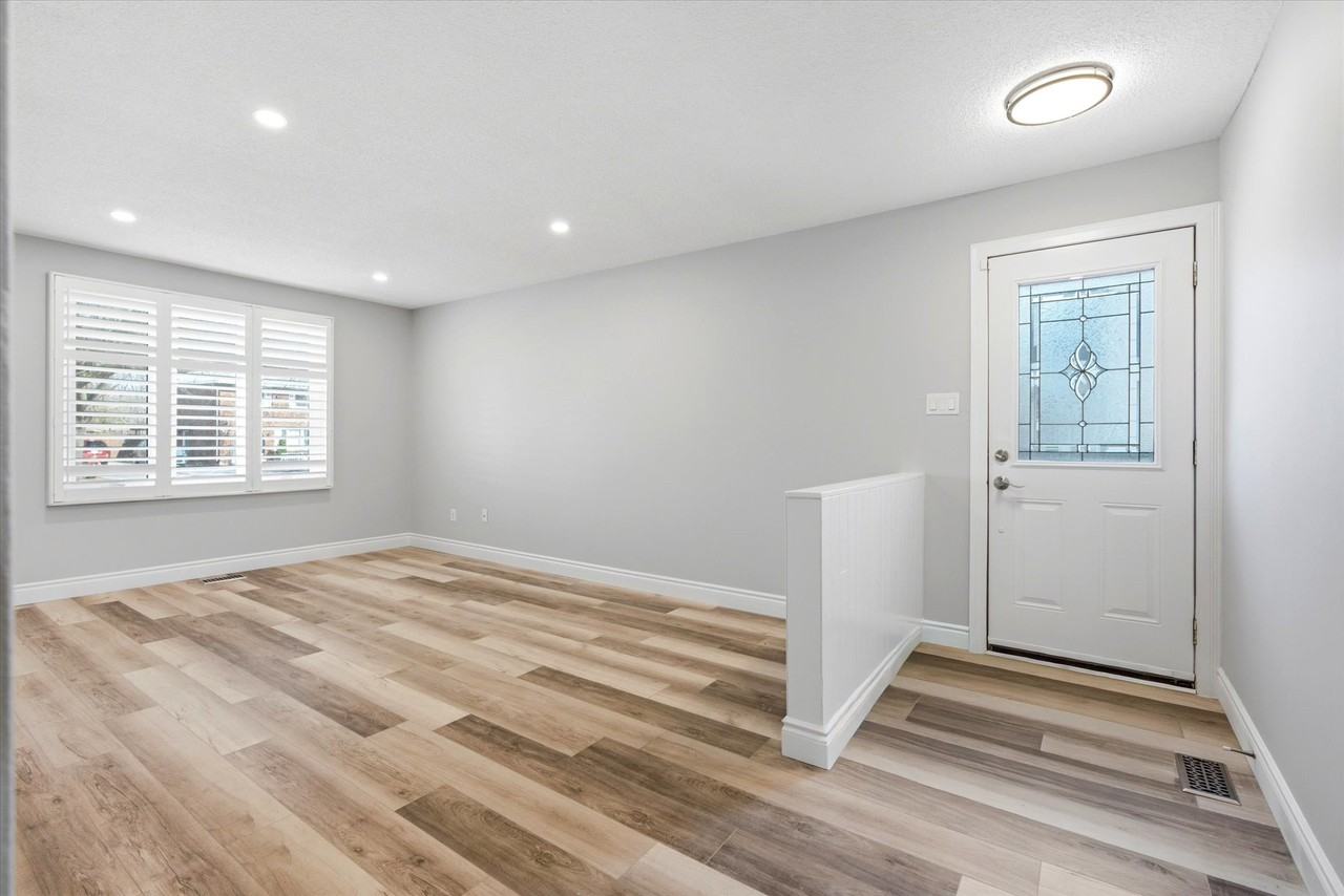 562 Greenhill Ave - Photo 3 of 16