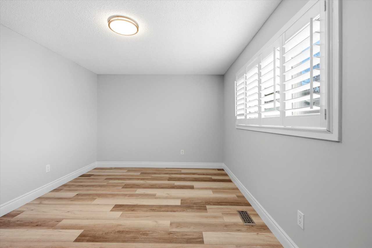 562 Greenhill Ave - Photo 7 of 16