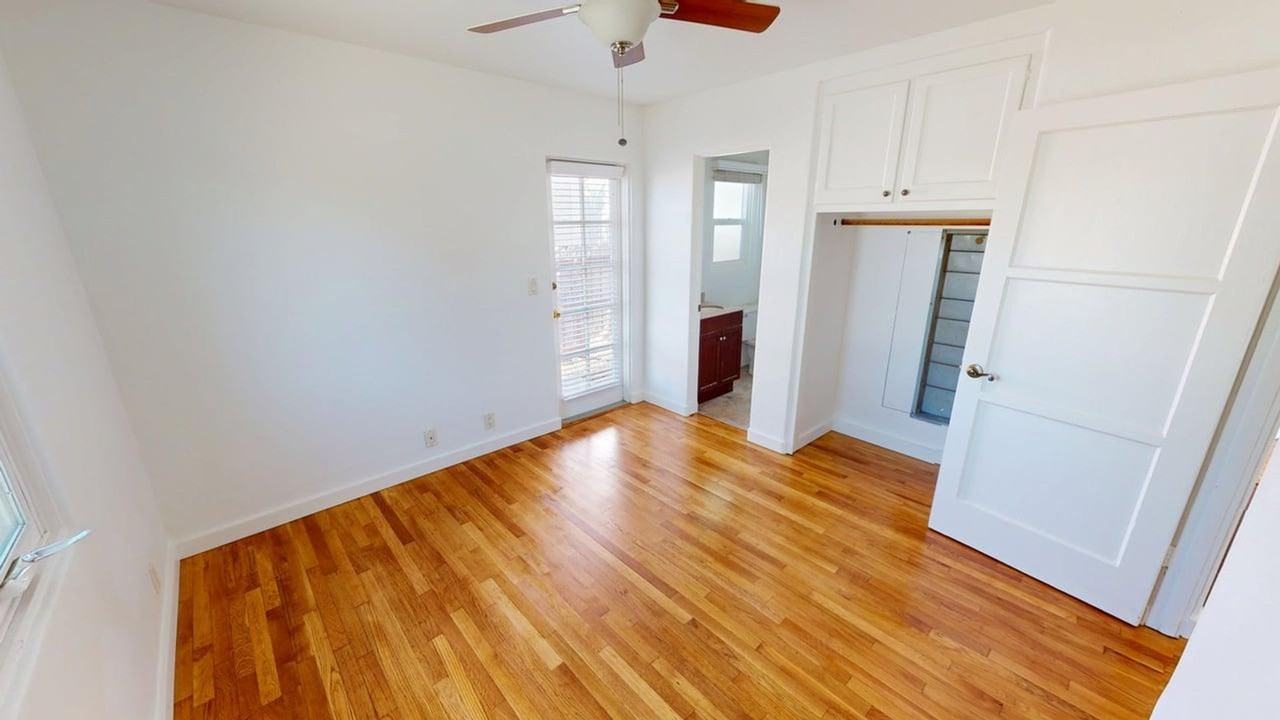 900 3rd St - Photo 3 of 12