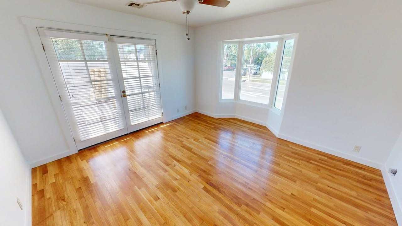 900 3rd St - Photo 4 of 12