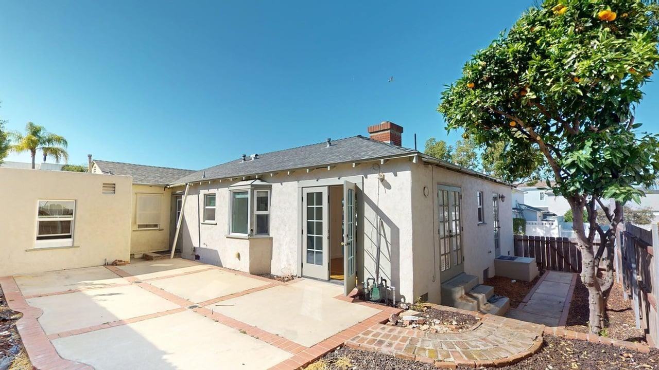 900 3rd St - Photo 7 of 12