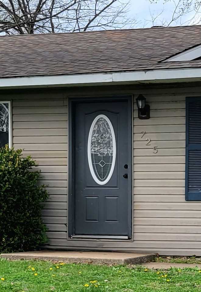 725 Ashland Ave - Photo 2 of 10