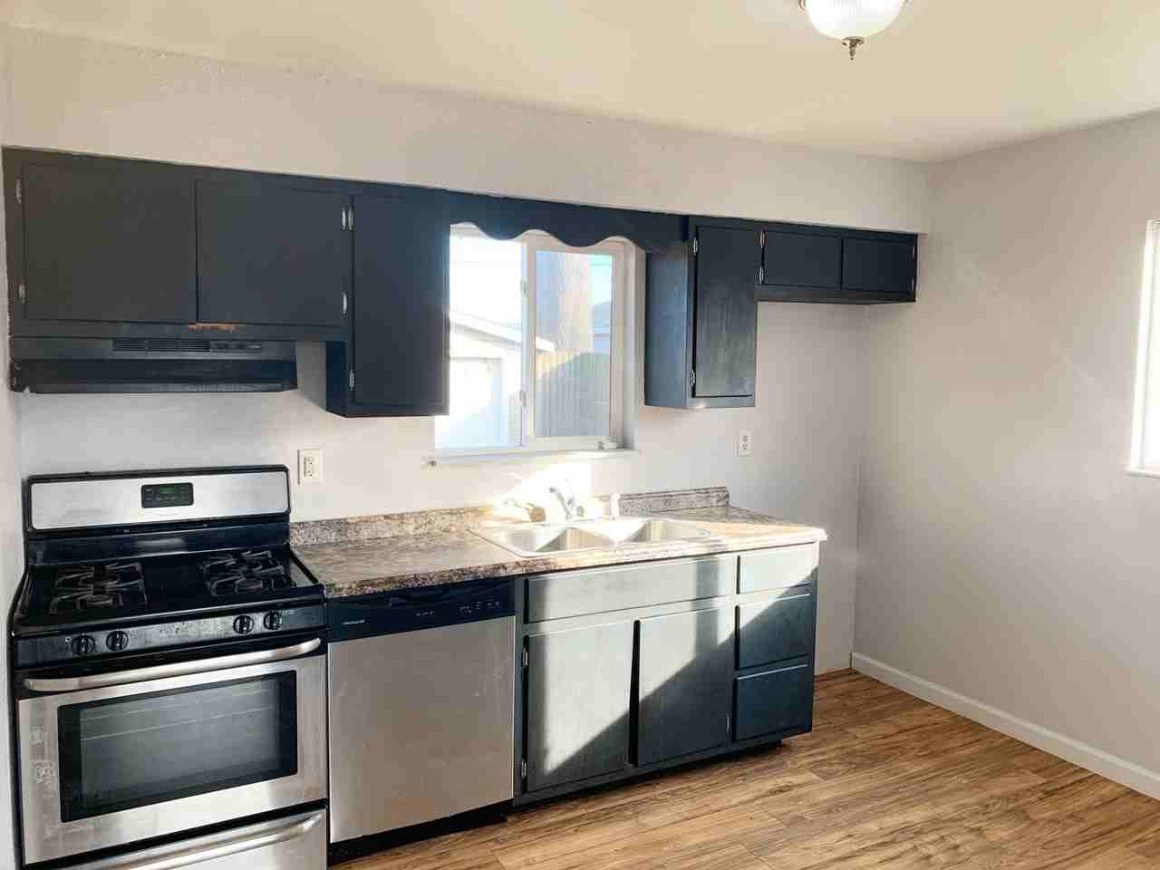 725 Ashland Ave - Photo 3 of 10