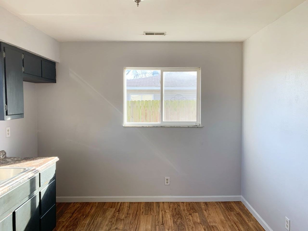 725 Ashland Ave - Photo 6 of 10