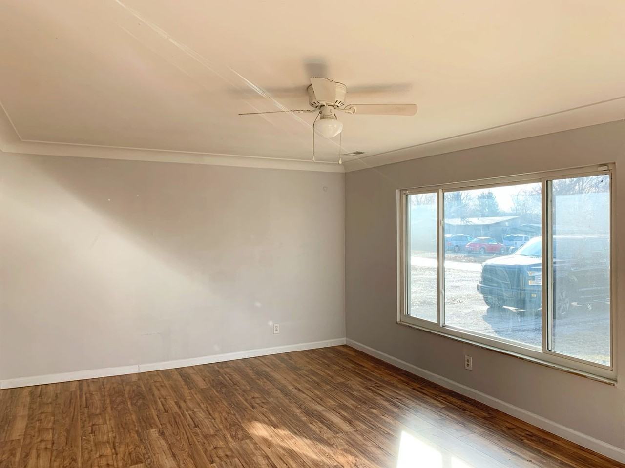 725 Ashland Ave - Photo 7 of 10