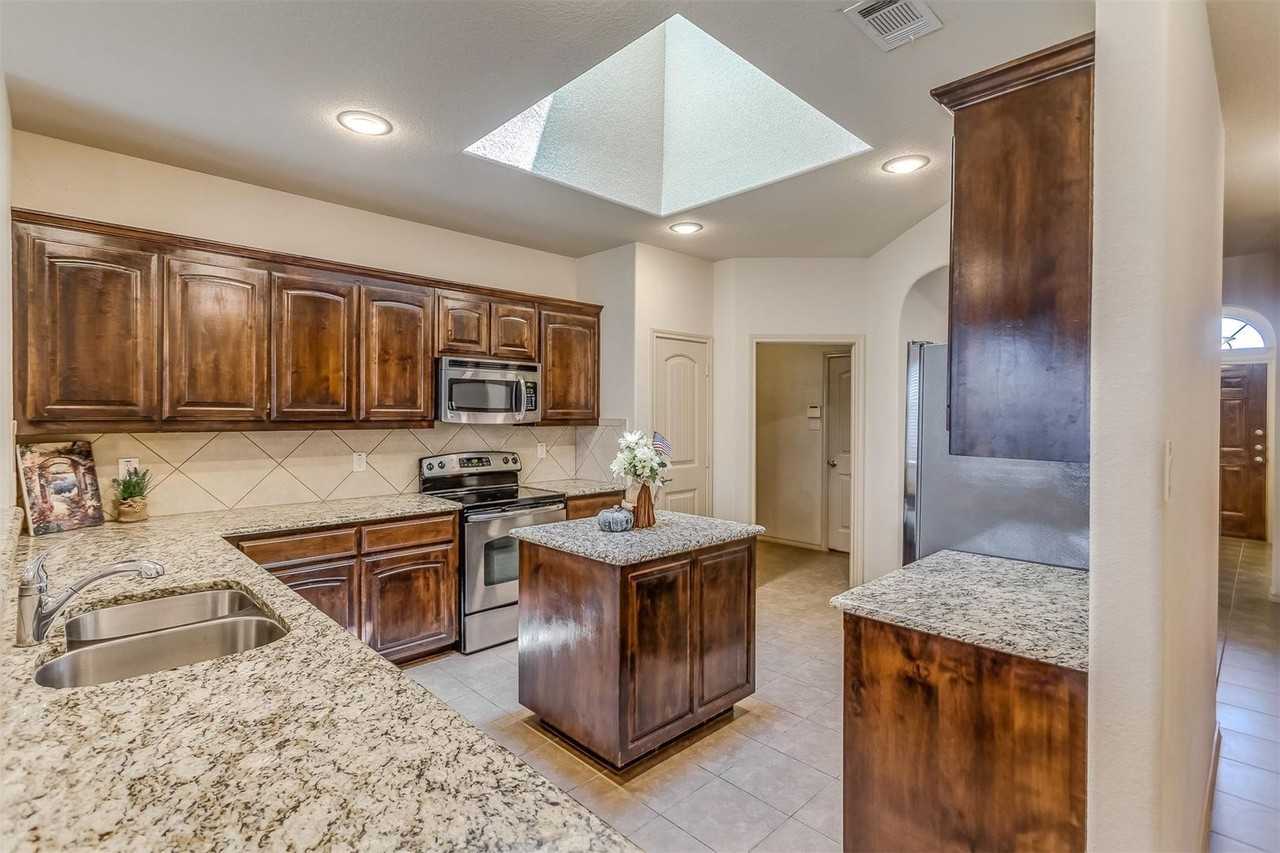 3128 Buckthorn Ln - Photo 3 of 27