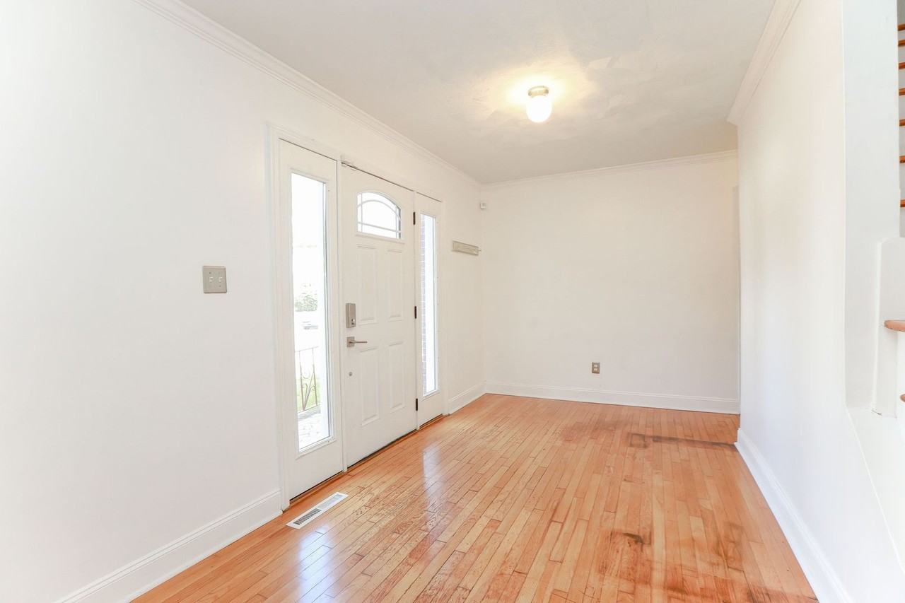 348 Wrexham Ct - Photo 3 of 44