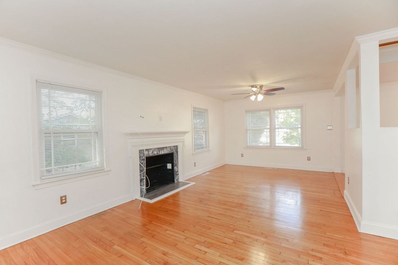 348 Wrexham Ct - Photo 7 of 44