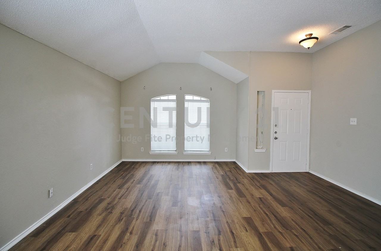 2018 Garden Crest Ln - Photo 2 of 14