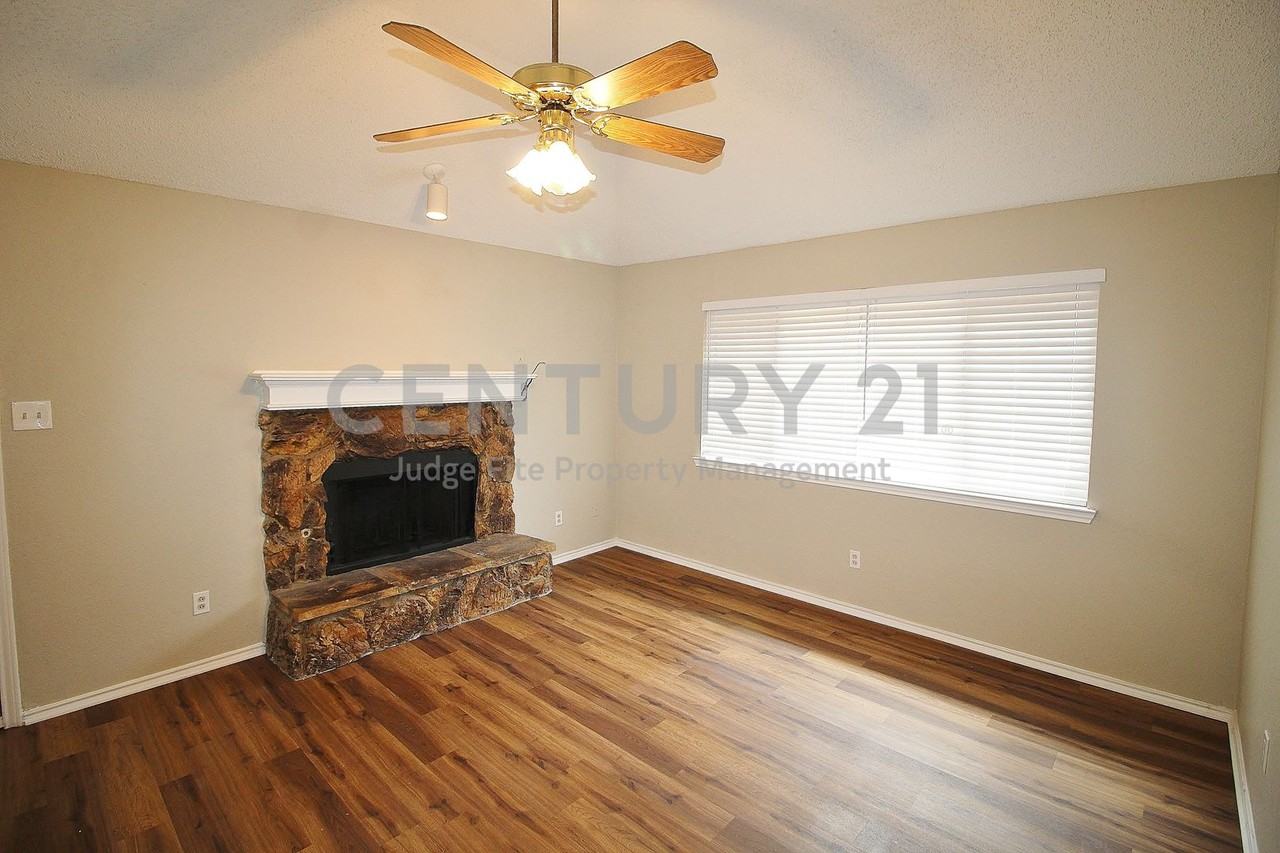 2018 Garden Crest Ln - Photo 3 of 14