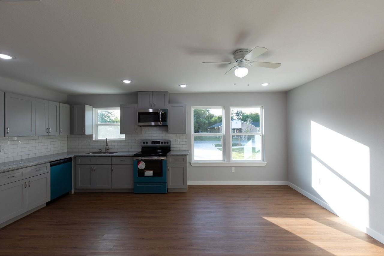 7413 Shotwell St #A - Photo 2 of 5