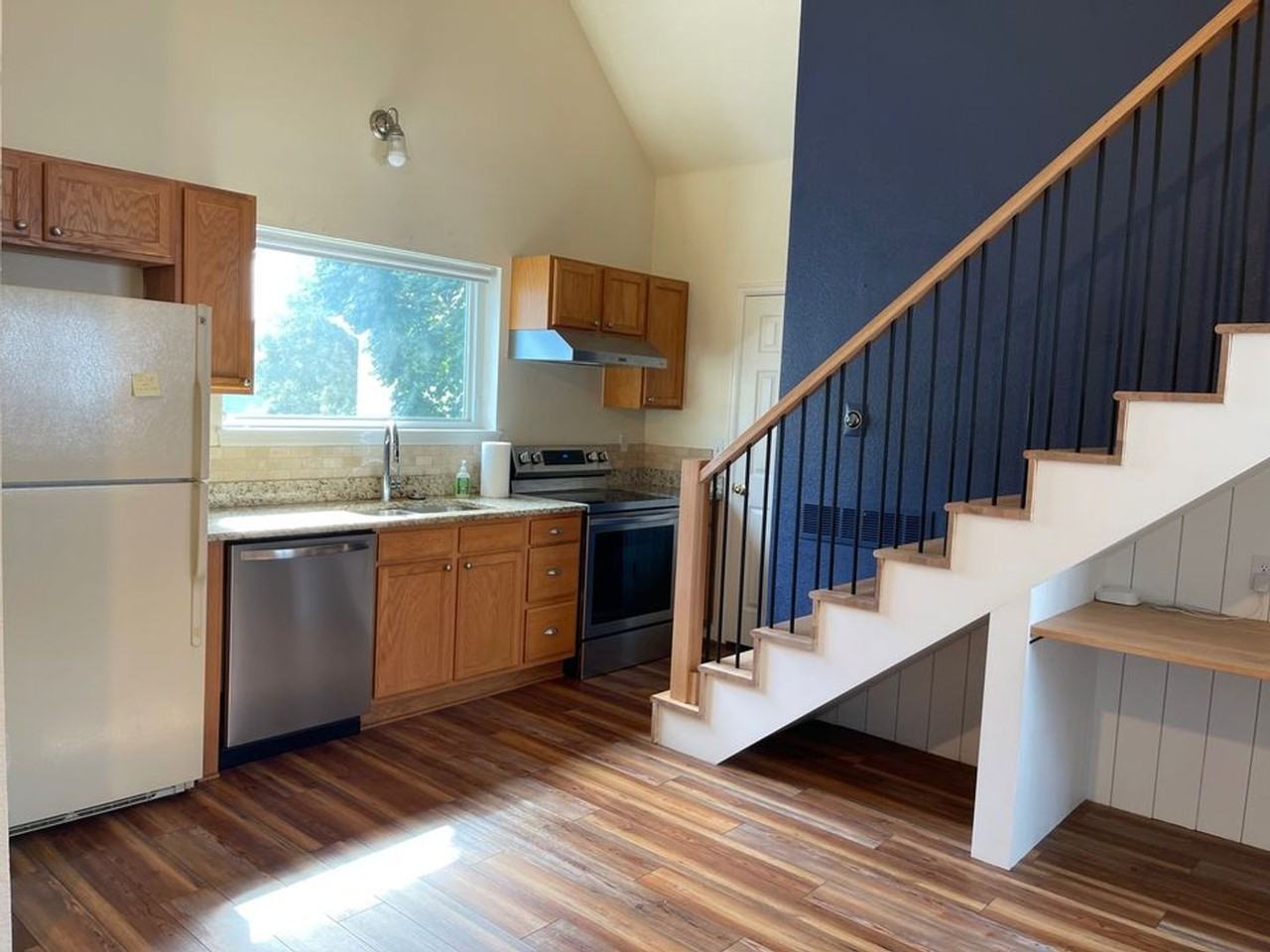 223 Maggie St - Photo 2 of 14