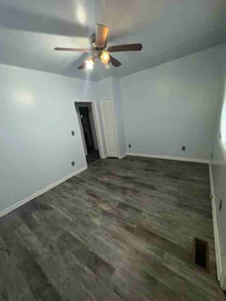 1503 E Franklin St - Photo 3 of 9