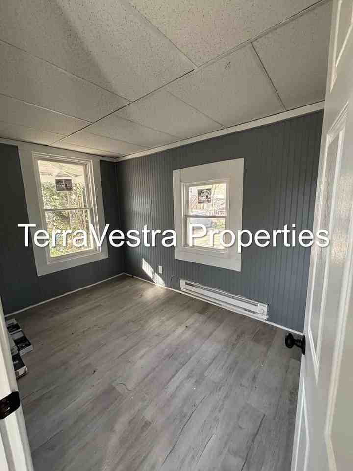 279 N Laurel St - Photo 2 of 7