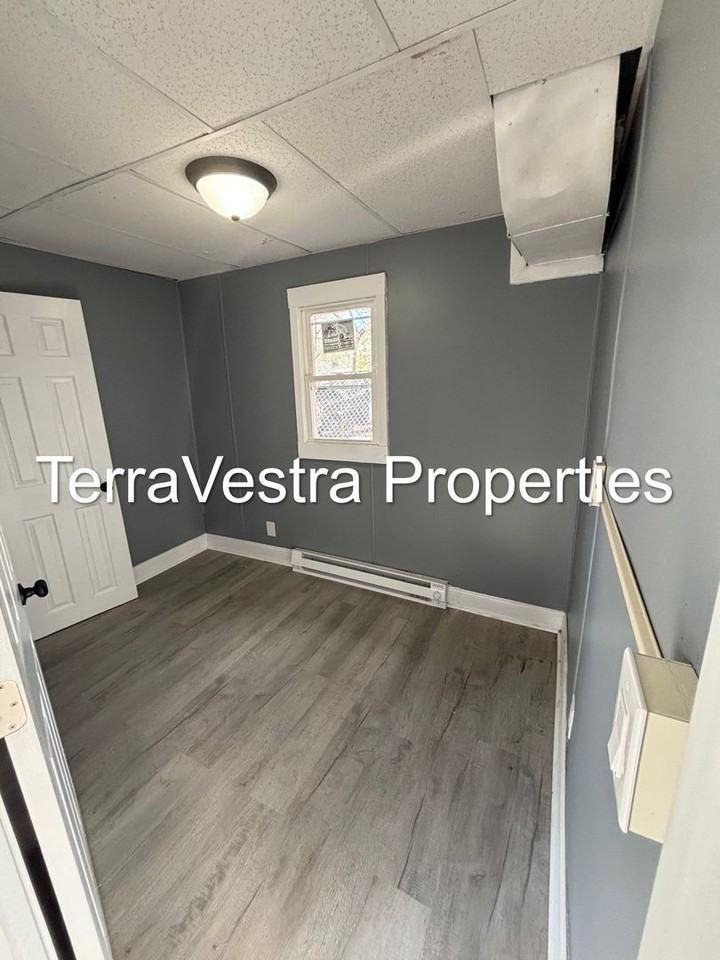 279 N Laurel St - Photo 4 of 7