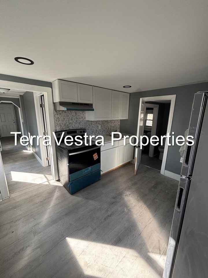 279 N Laurel St - Photo 6 of 7