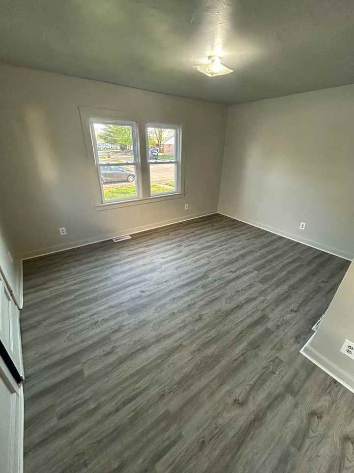 841 Stanley Ave - Photo 2 of 7