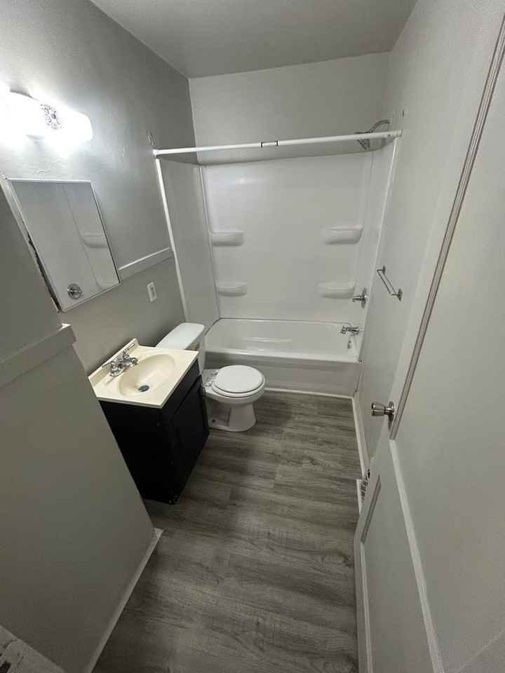 841 Stanley Ave - Photo 6 of 7