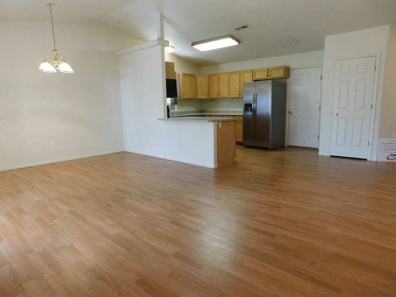 2989 Summerbrook Dr - Photo 3 of 18