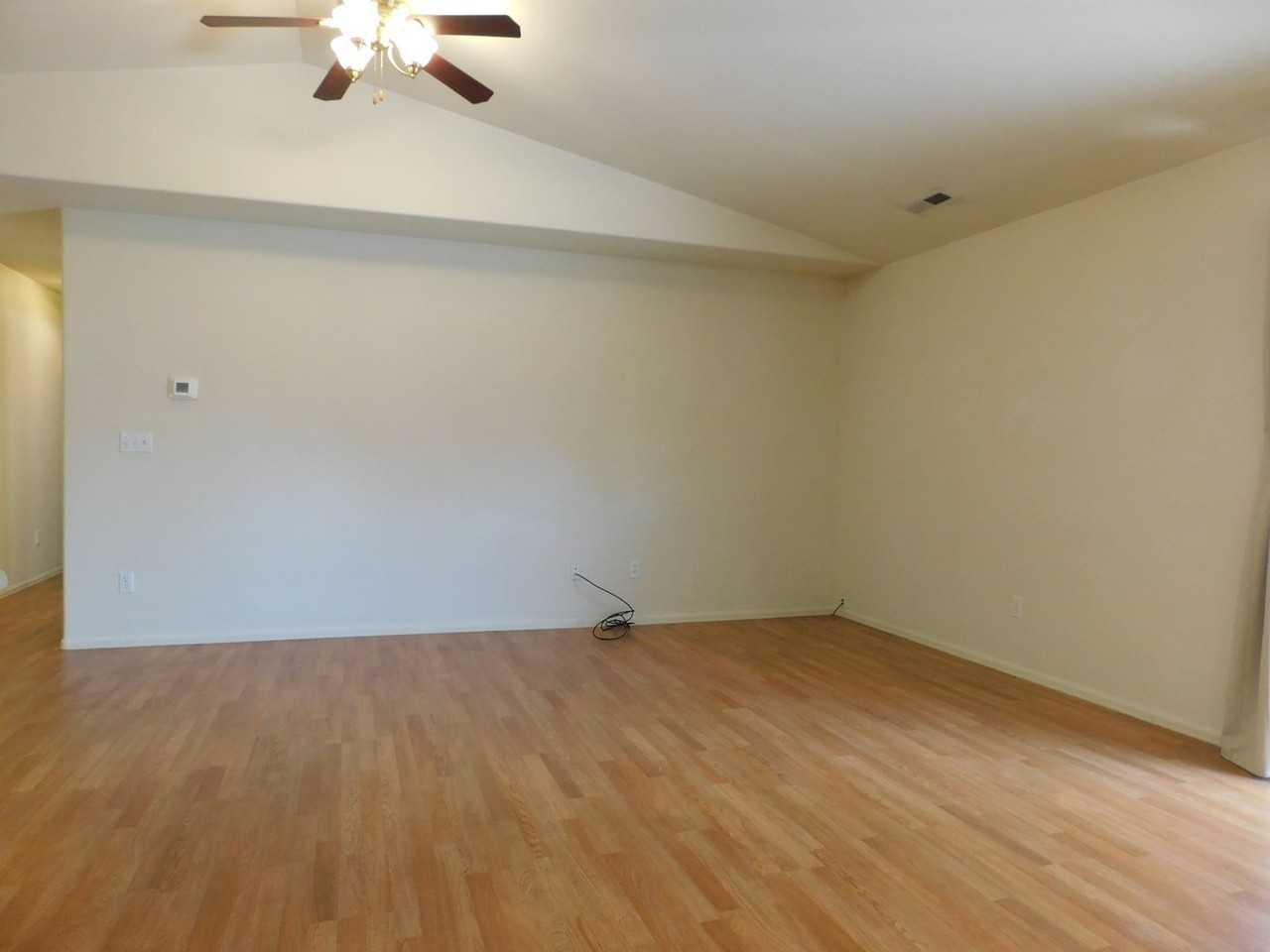 2989 Summerbrook Dr - Photo 4 of 18