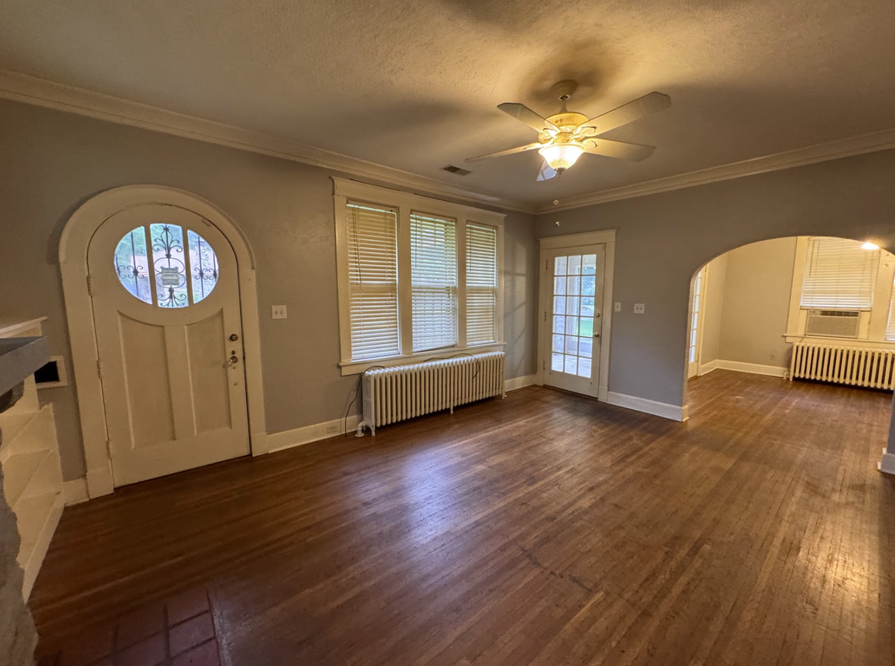 1975 Crump Ave - Photo 2 of 7