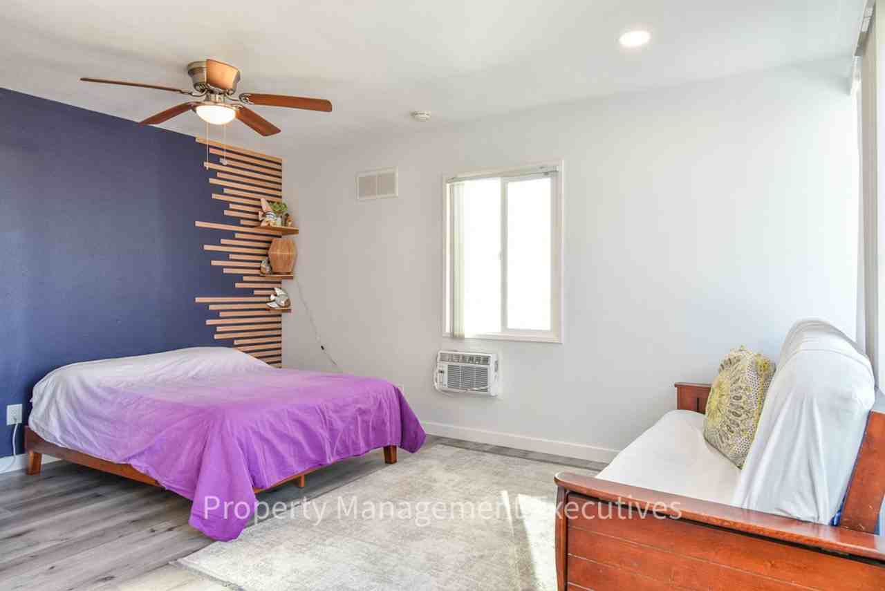 4522 Niagara Ave - Photo 5 of 10